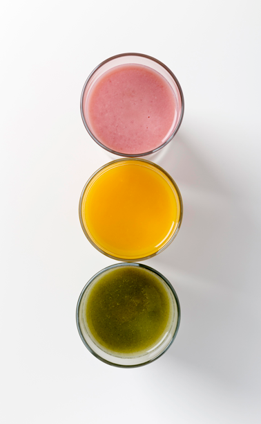 3 smoothies rose, jaune et vert